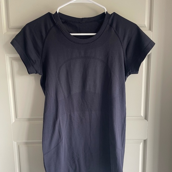 Lululemon full length T-shirt - Picture 1 of 2